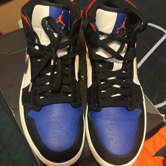 Jordan one Mid size 8.5 men (not in shoe box sold from) - Picture 2 of 6